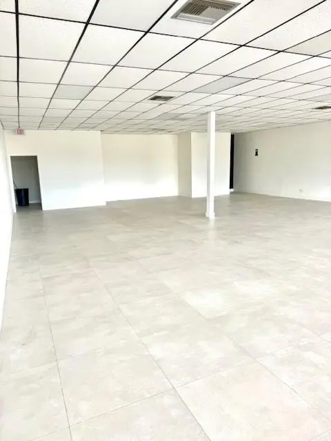 Photo 3 at 400 E Oakland Park Boulevard 404, Oakland Park