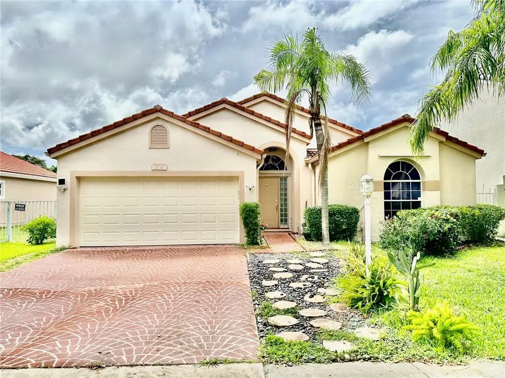 Photo 2 at 2710 BOGOTA Avenue, Cooper City