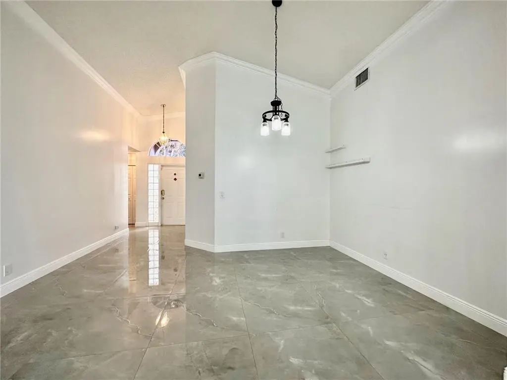 Photo 7 at 2710 BOGOTA Avenue, Cooper City