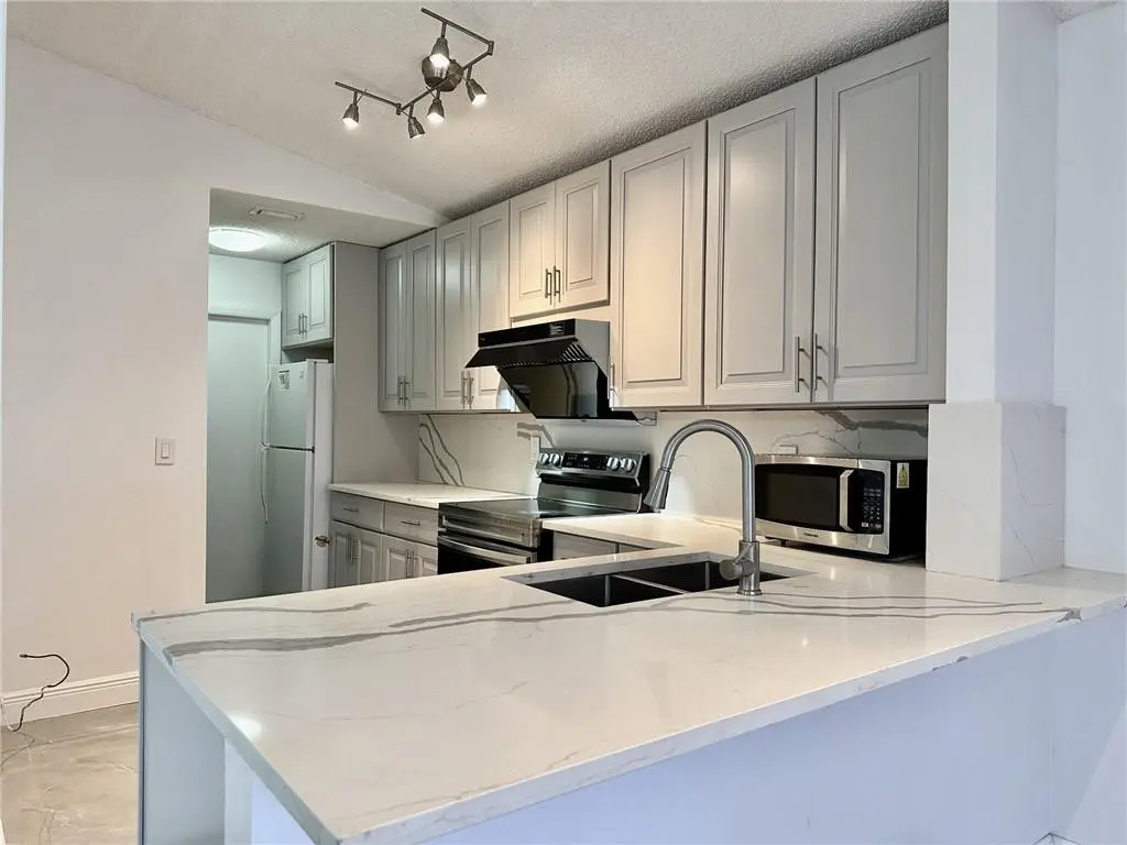 Photo 8 at 2710 BOGOTA Avenue, Cooper City