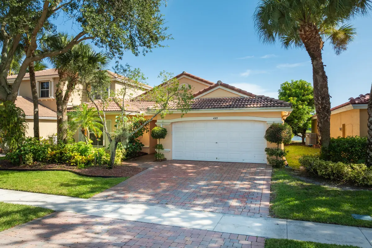 Front at 4977 Victoria Circle, West Palm Beach