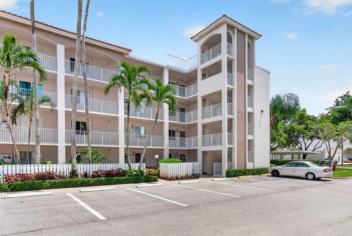 3-web-or-mls-DSC_7304 at 14112 Huntington Pointe Drive 210, Delray Beach