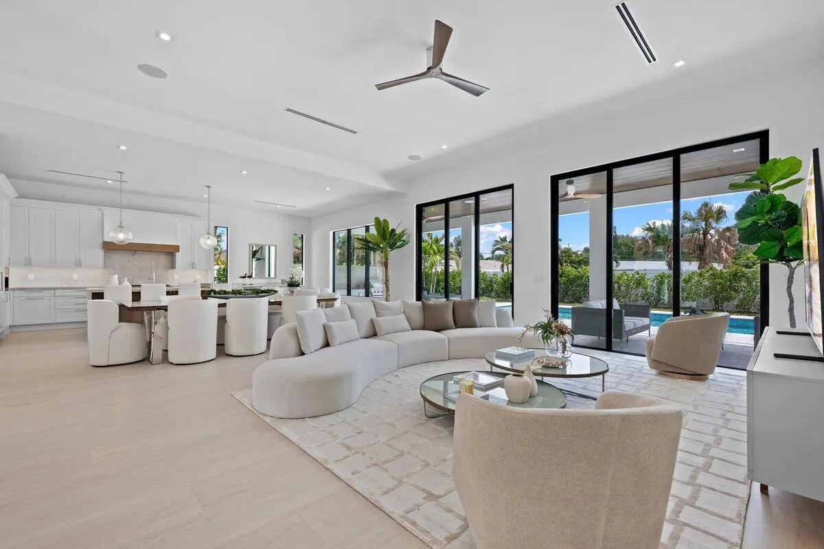 LUX_4286.jpg1 at 325 W Riverside Drive, Jupiter