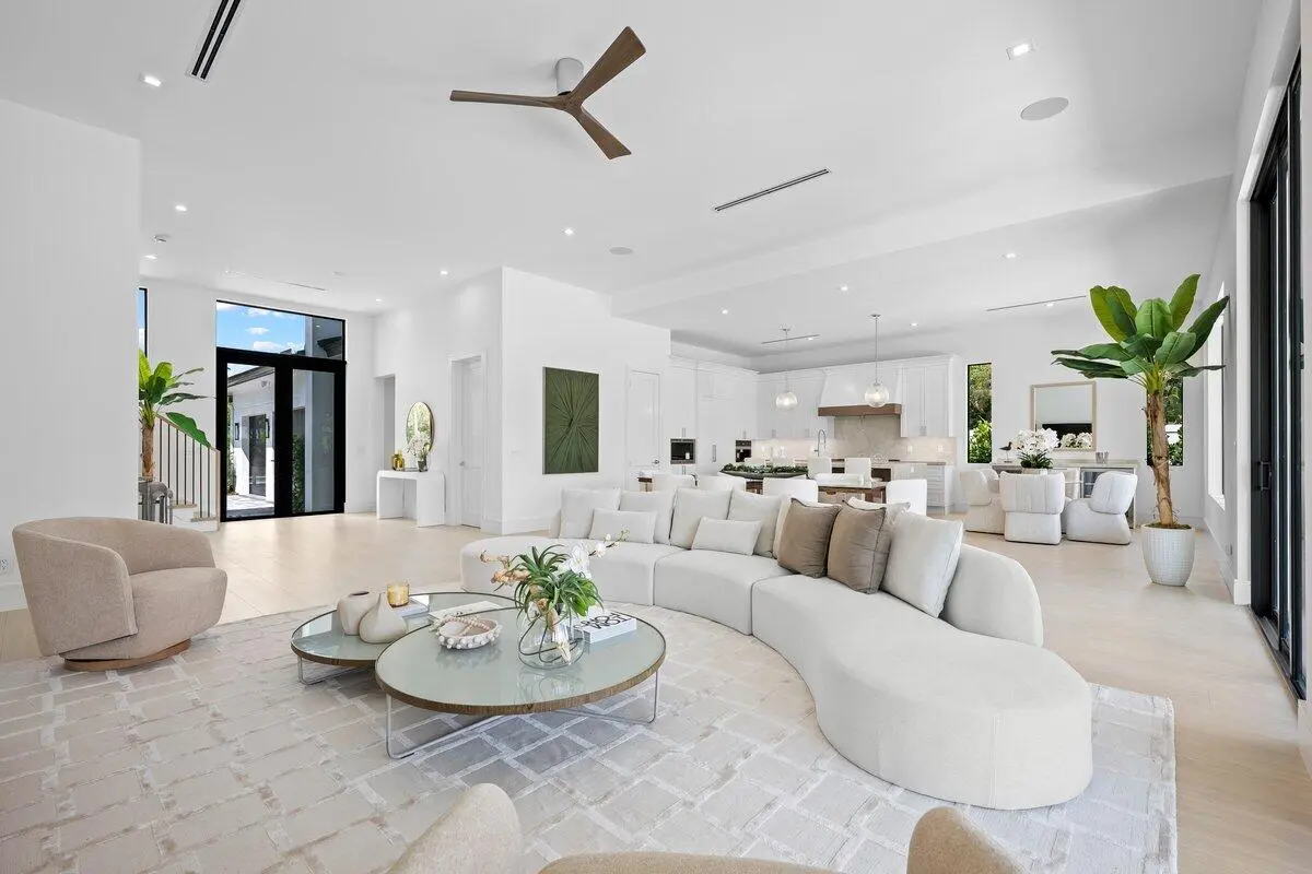 LUX_4291 at 325 W Riverside Drive, Jupiter