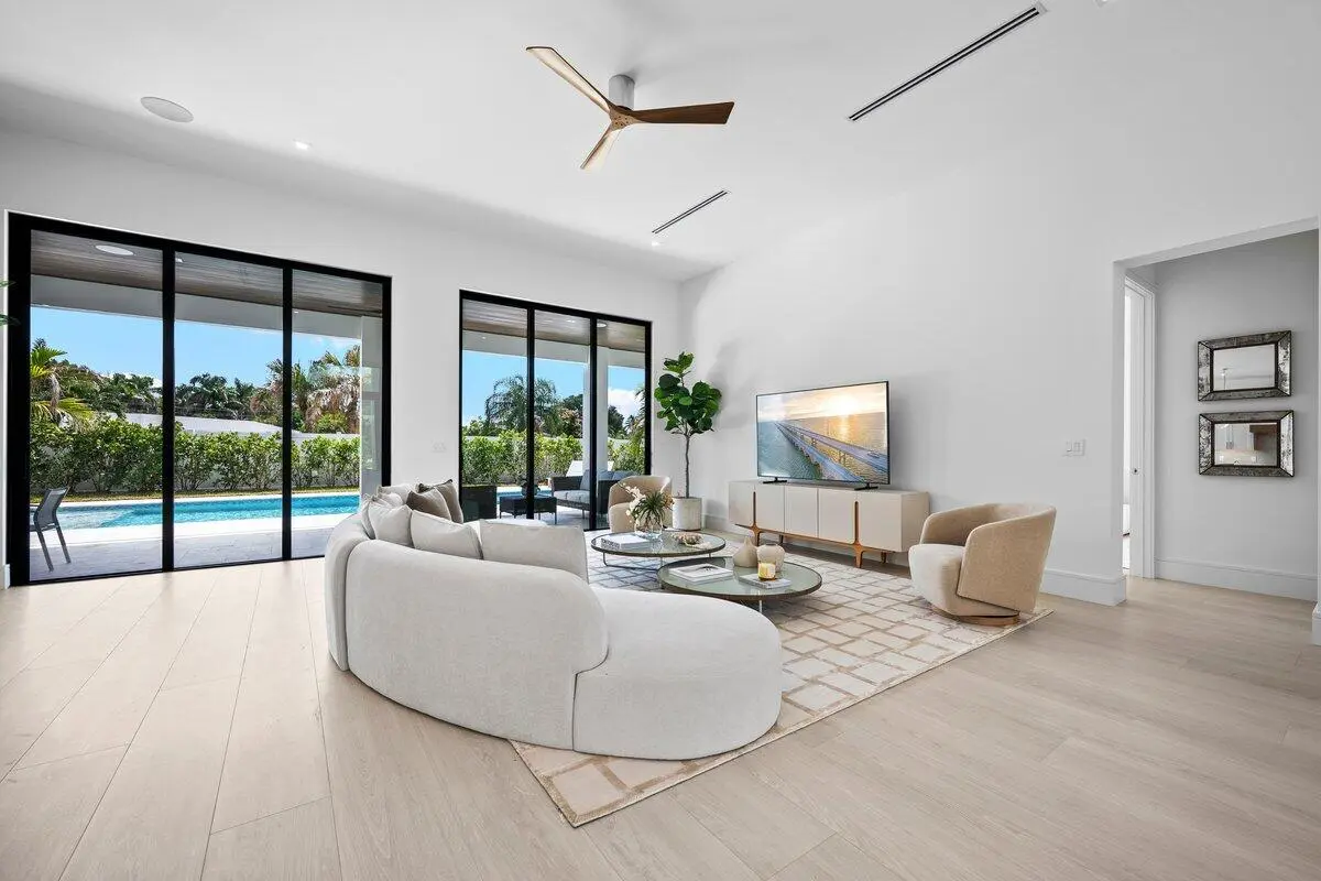 LUX_4306.jpg1 at 325 W Riverside Drive, Jupiter