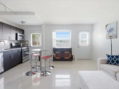 525 Meridian Avenue 305, Miami Beach – Condominium for rent