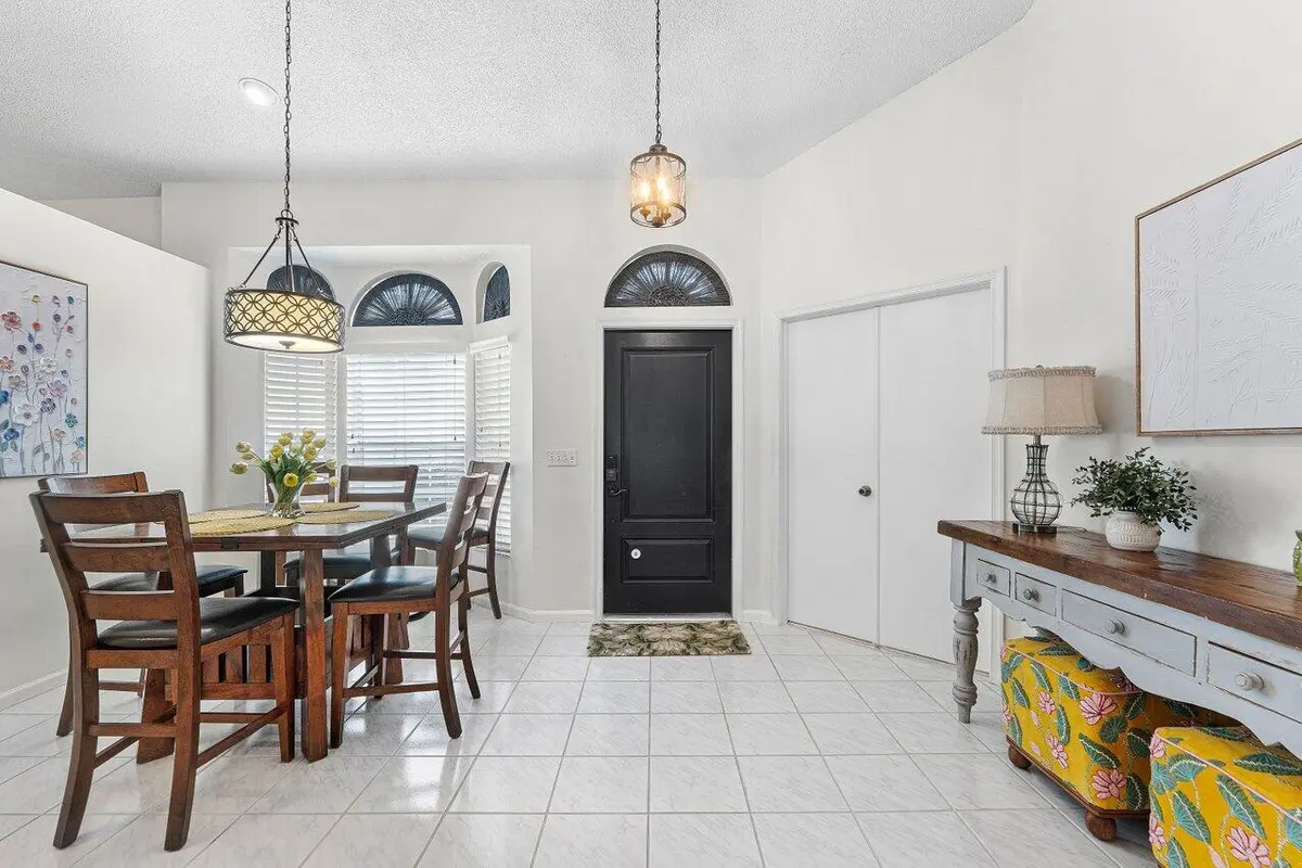 Dining area at 12842 Meadowbend Drive, Wellington