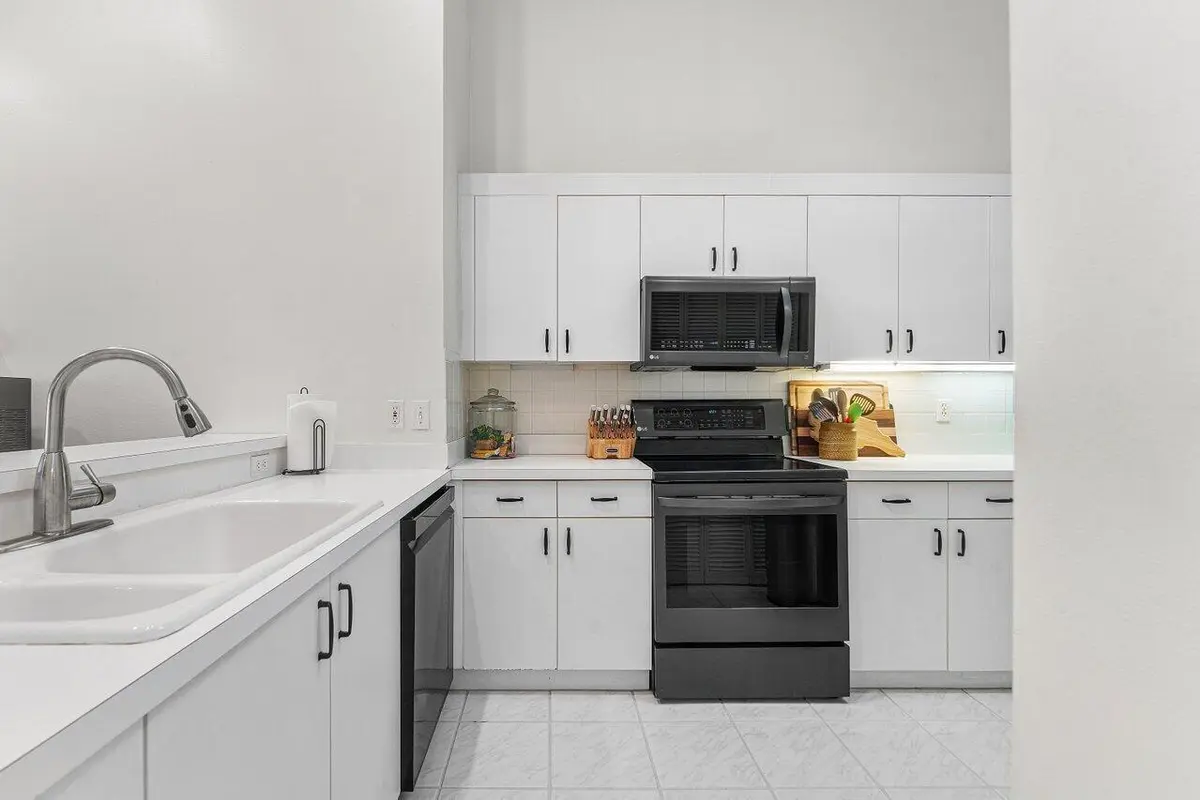 Kitchen view at 12842 Meadowbend Drive, Wellington