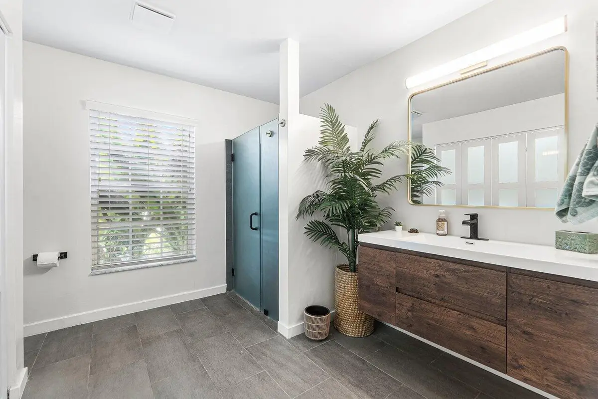 Restroom at 12842 Meadowbend Drive, Wellington