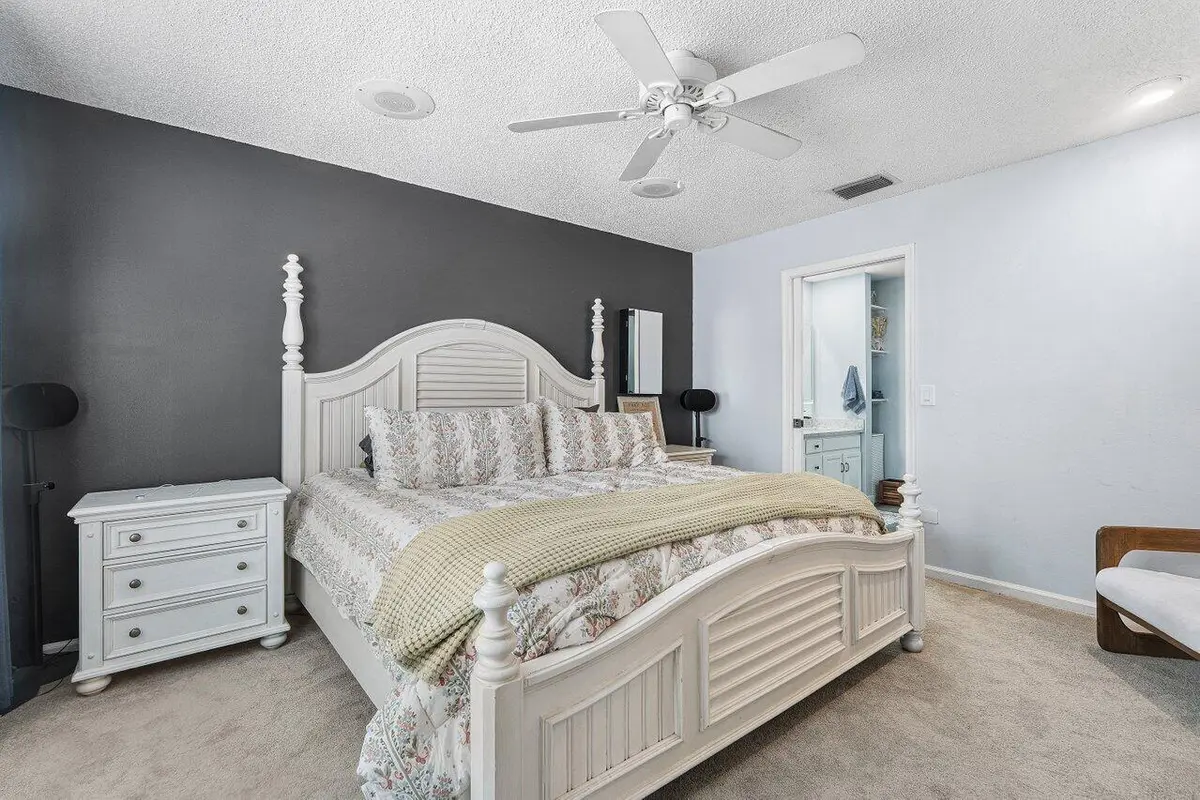 Master bedroom at 12842 Meadowbend Drive, Wellington