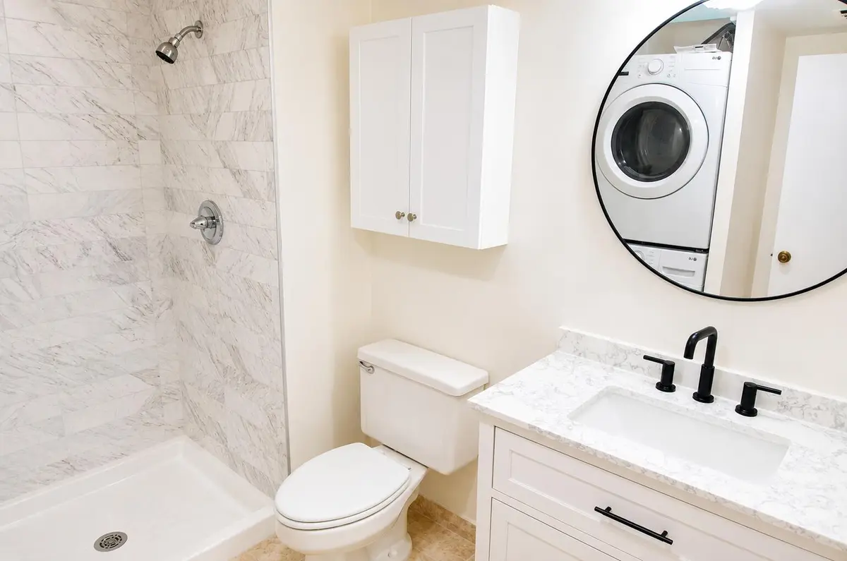2nd Bath + Full Size Laundry In Unit at 9307 Vista Del Lago 17B, Boca Raton