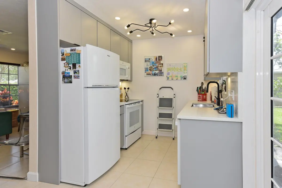 Kitchen at 18625 Loxahatchee River Road, Jupiter