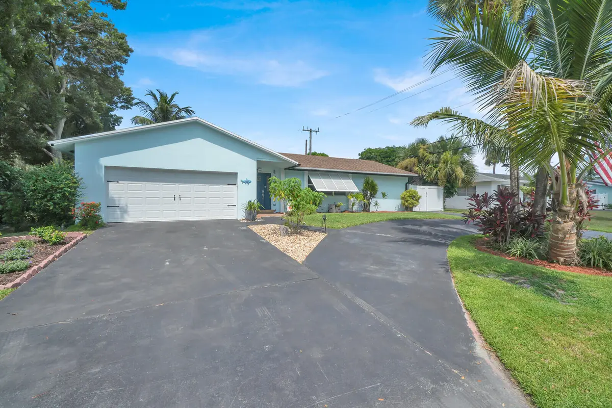 Exterior at 10015 Daisy Avenue, Palm Beach Gardens