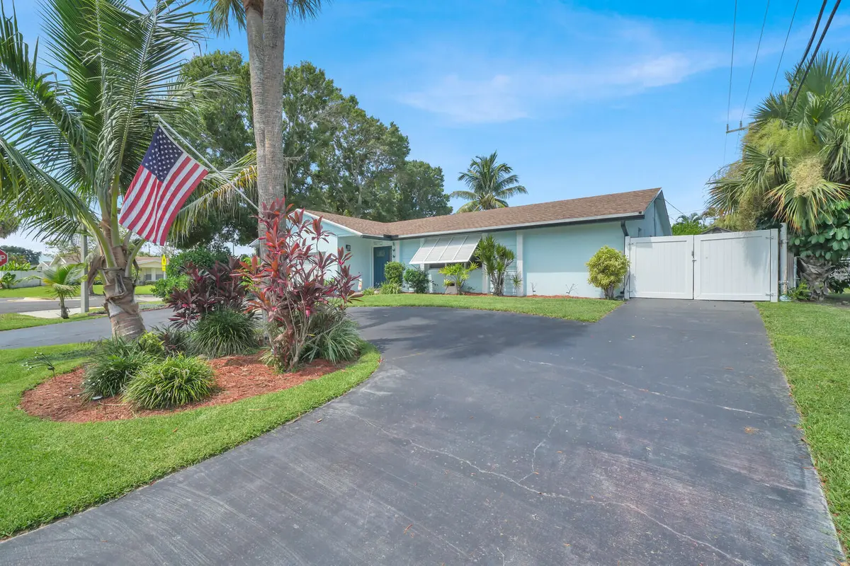 Exterior at 10015 Daisy Avenue, Palm Beach Gardens