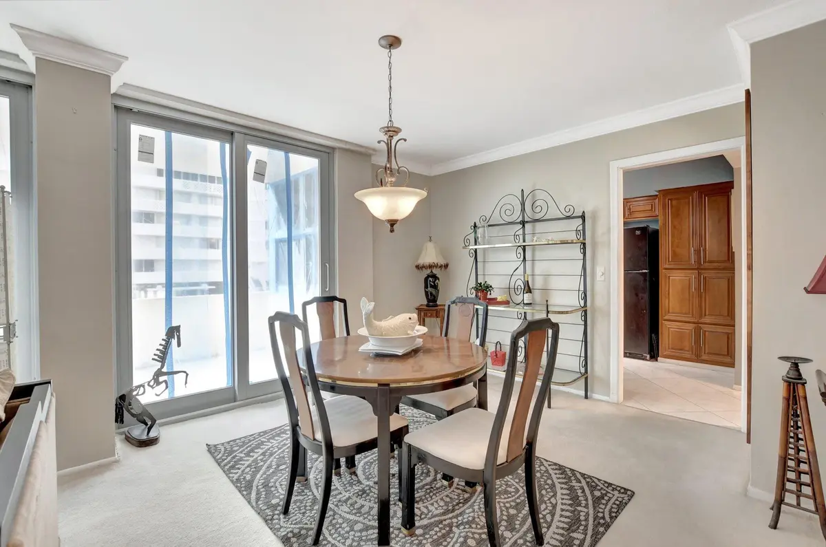 dinig2e at 1180 S OCEAN Boulevard 0025, Boca Raton