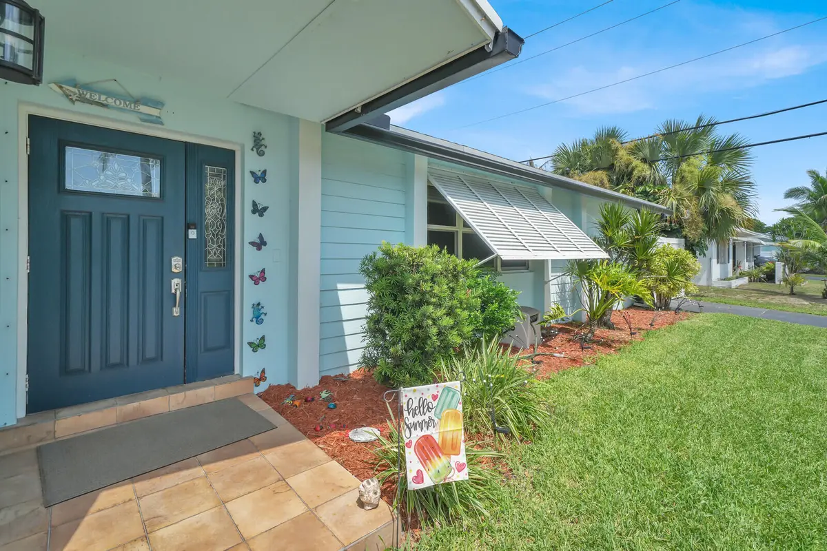 Entry Way at 10015 Daisy Avenue, Palm Beach Gardens