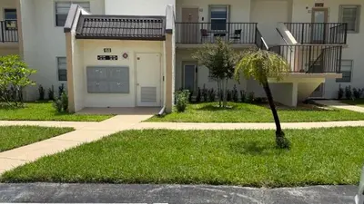 150 Lake Meryl Drive 145, West Palm Beach – Condominium for sale