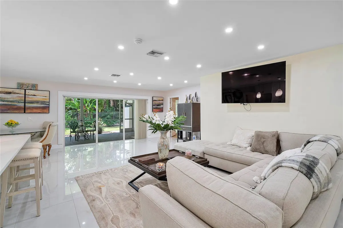 Photo 5 at 10209 Vestal Court, Coral Springs