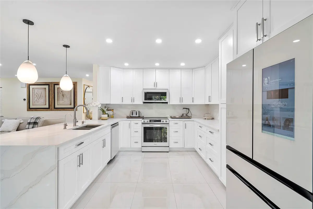 Photo 7 at 10209 Vestal Court, Coral Springs