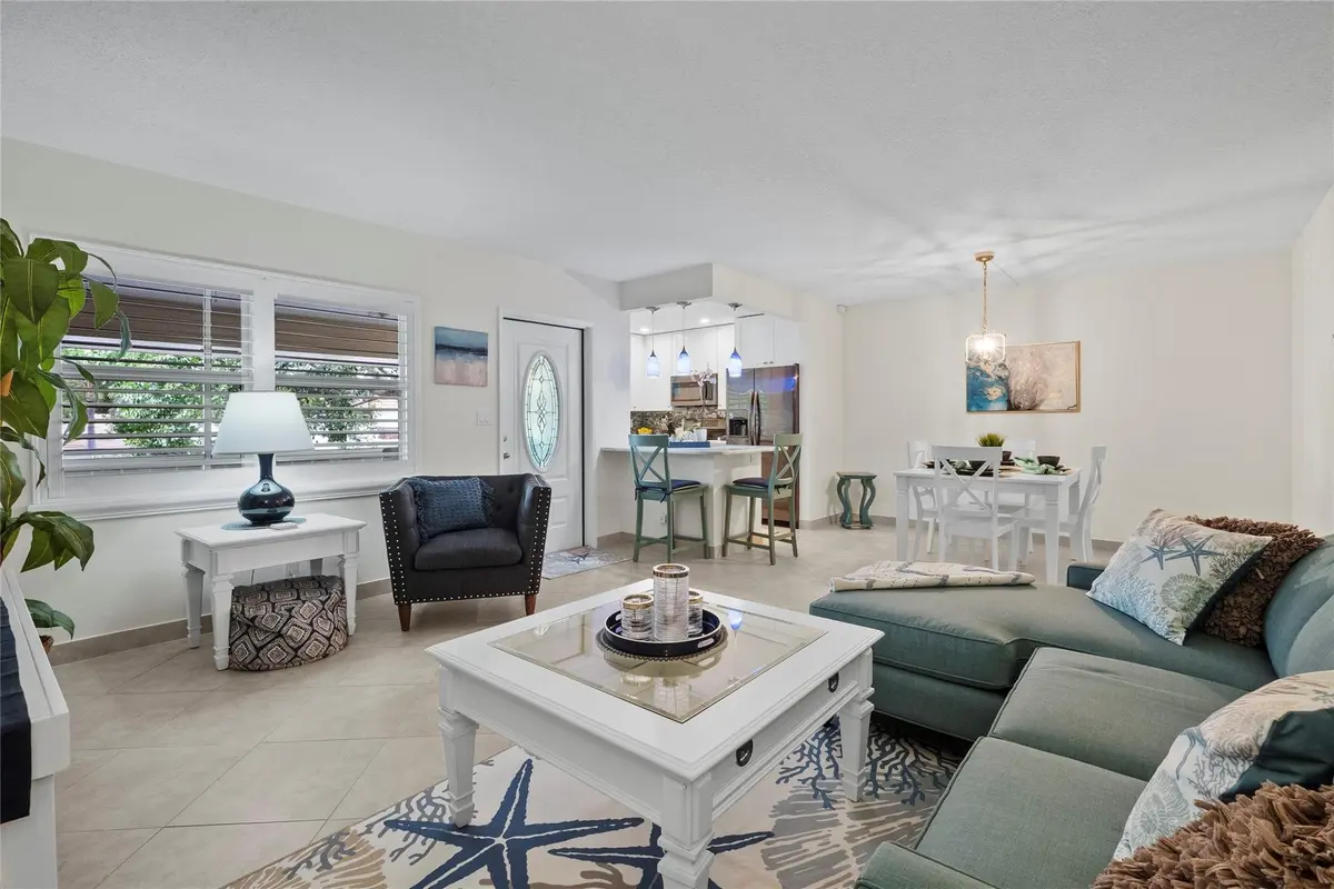 entry way to living area at 1340 NE 28TH Avenue 242, Pompano Beach