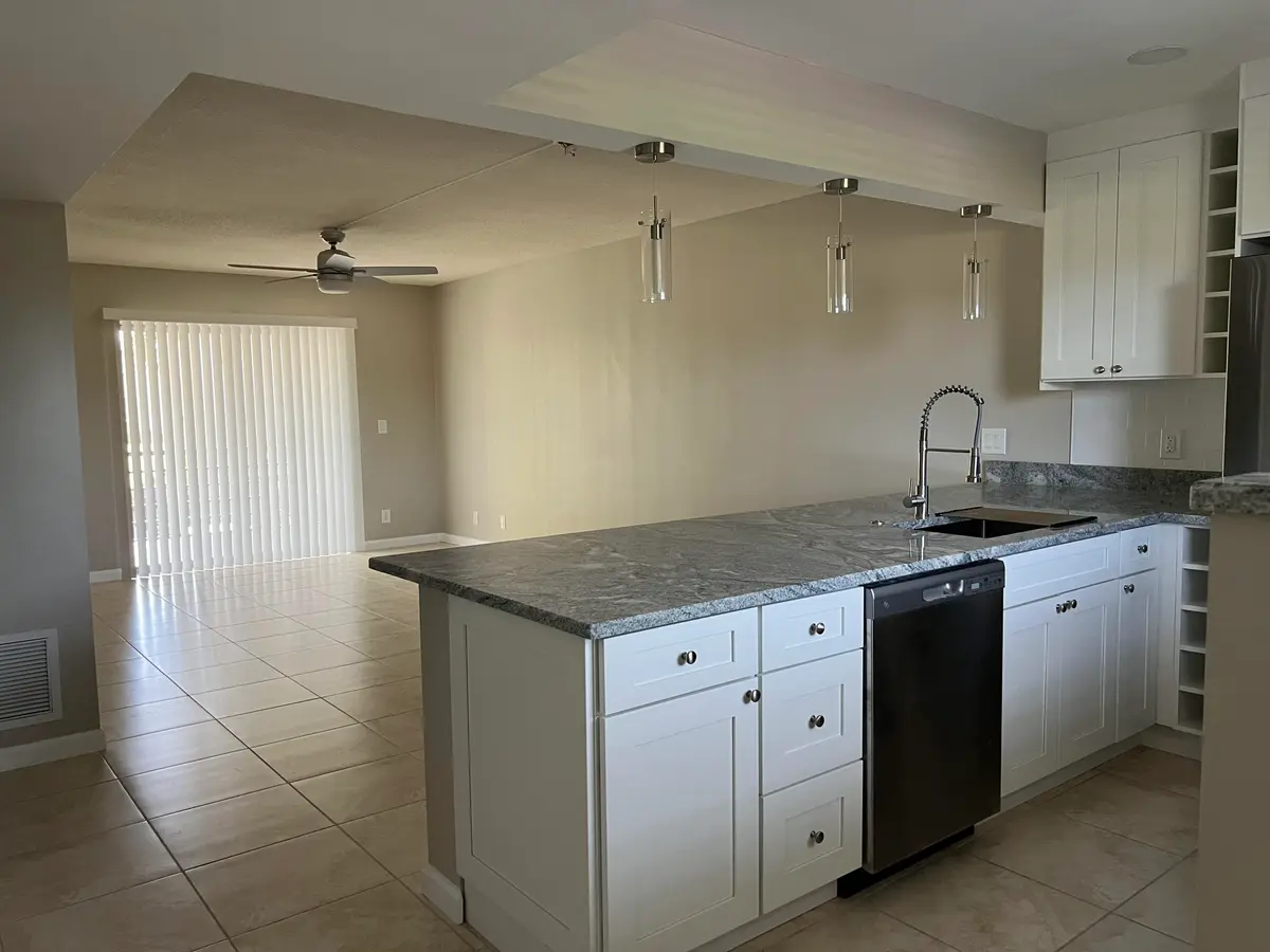 dishwasher at 230 NE 26th Avenue 207, Boynton Beach