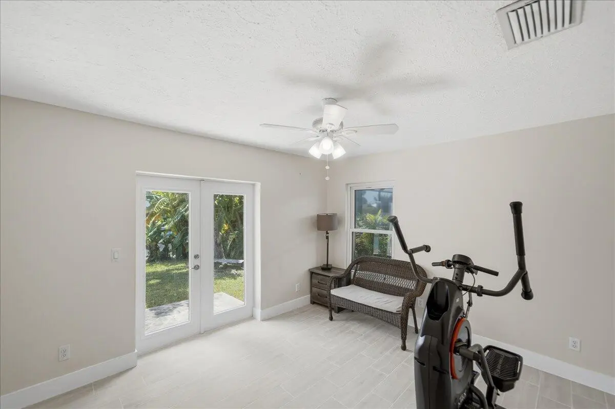 23-DSC5928 at 320 NE Surfside Avenue, Port St. Lucie