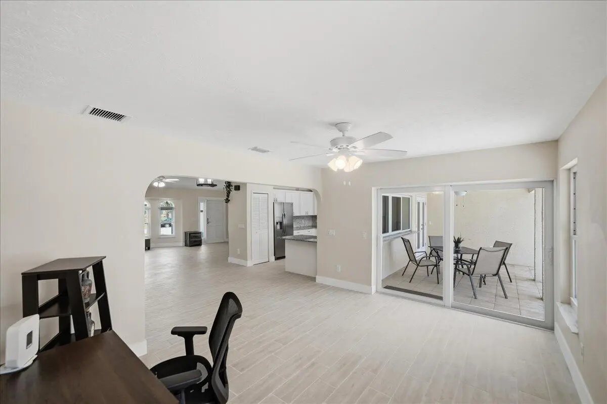 24-DSC5931 at 320 NE Surfside Avenue, Port St. Lucie