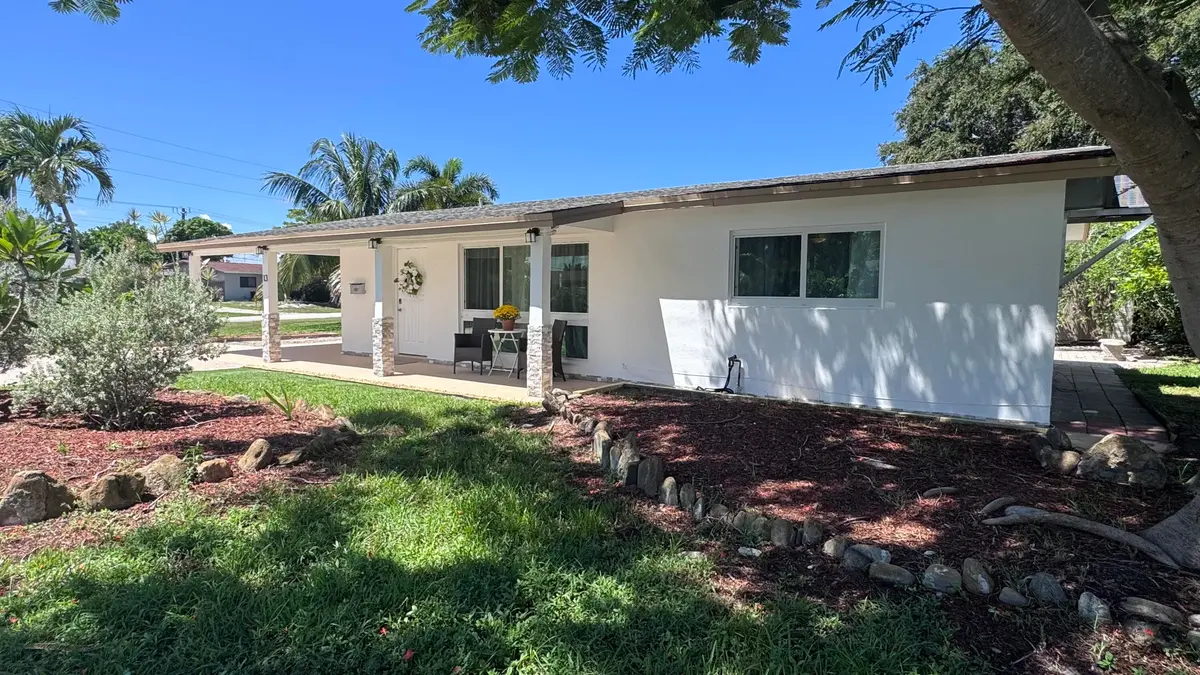 Front elevation at 13 SW 13th Street, Deerfield Beach