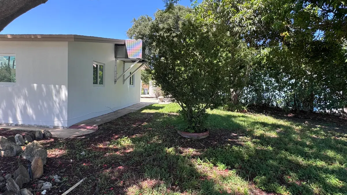 Side yard at 13 SW 13th Street, Deerfield Beach