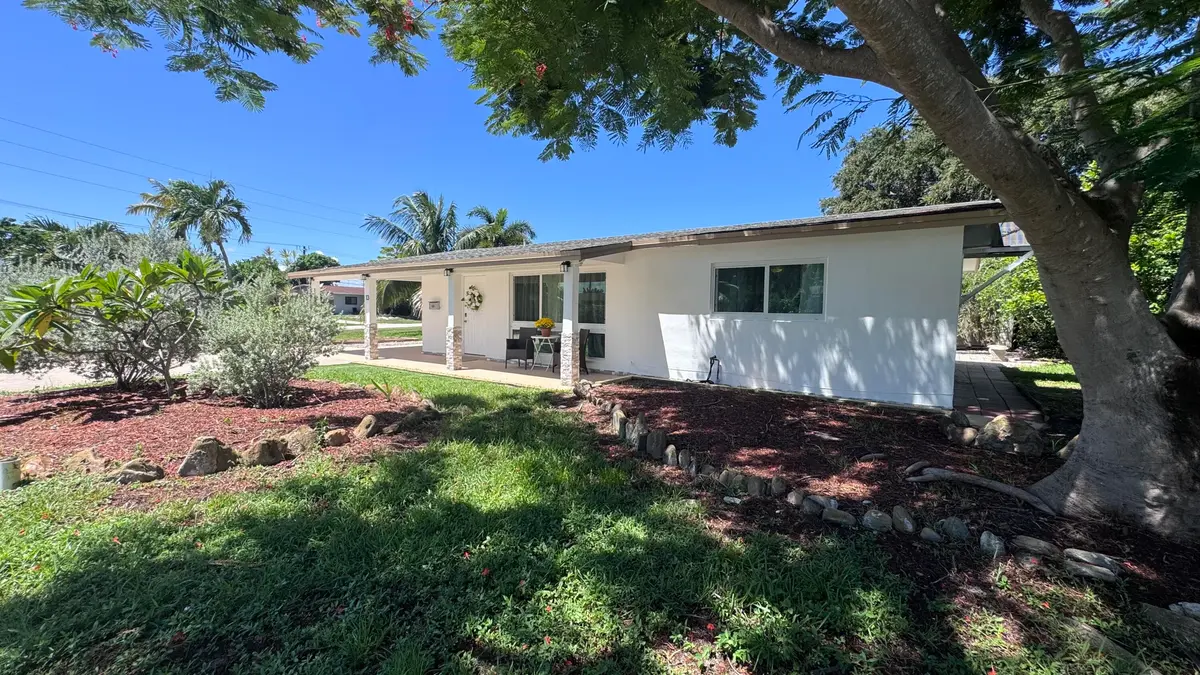 Large yard at 13 SW 13th Street, Deerfield Beach