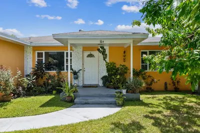414 W Branch Street, Lantana – Single Family Residence for sale