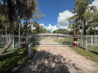 5800 PINETREE Road, Parkland – Single Family Residence for sale