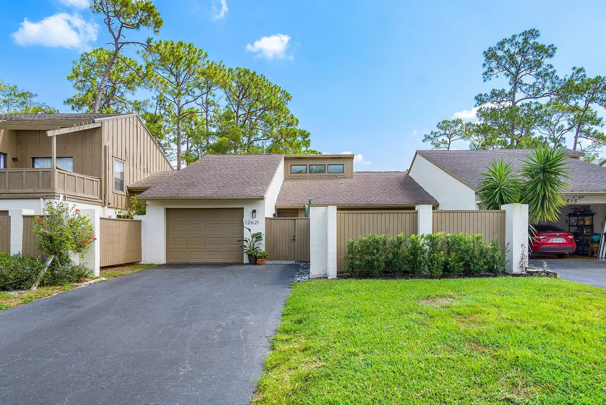 Front at 12621 SHADY PINES Court 12621, Wellington