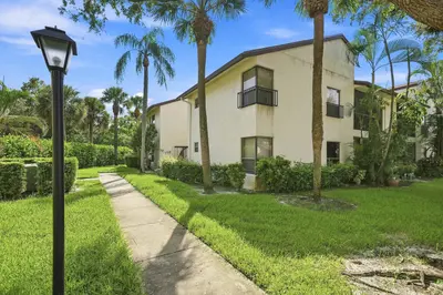 2581 Carambola Circle, Coconut Creek – Condominium for sale