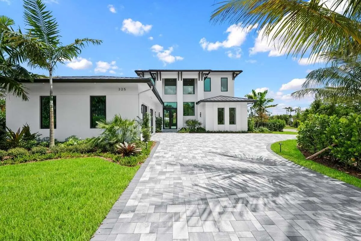 LUX_4531[1200] at 325 W Riverside Drive, Jupiter