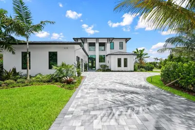 325 W Riverside Drive, Jupiter – Single Family Residence for sale