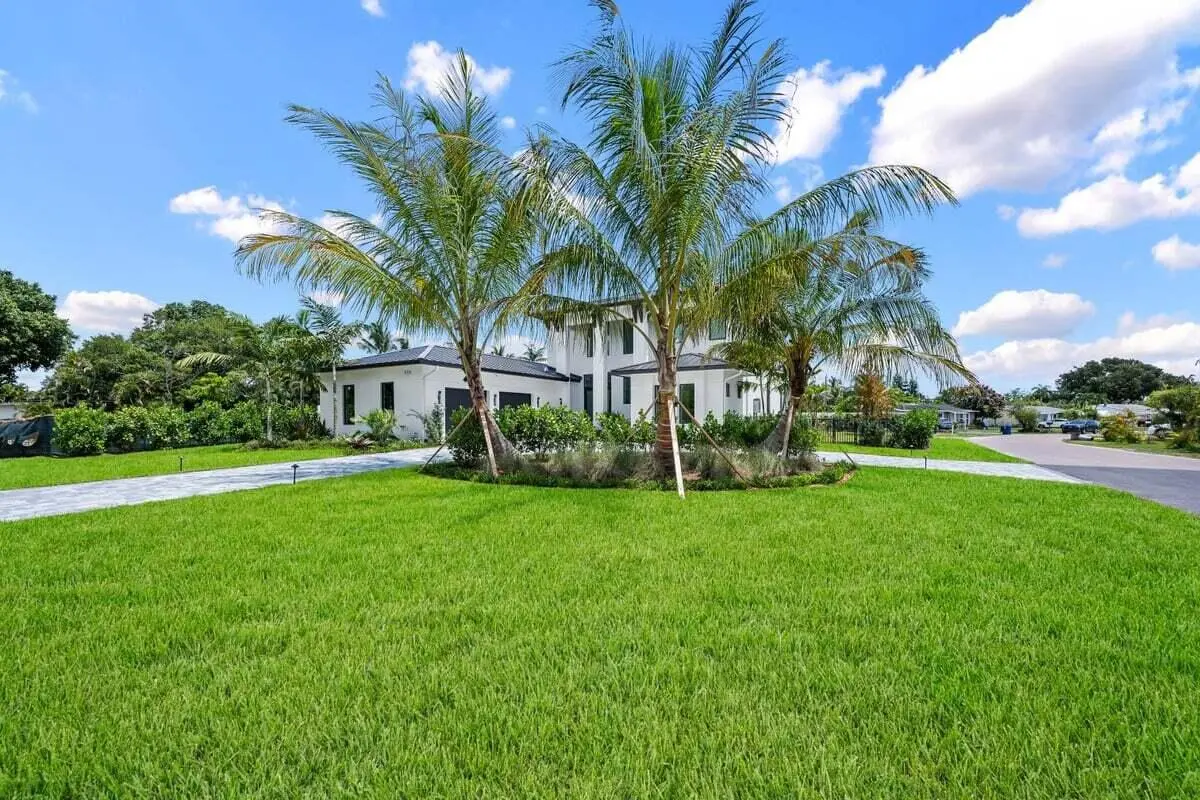LUX_4551 (3)[1200] at 325 W Riverside Drive, Jupiter
