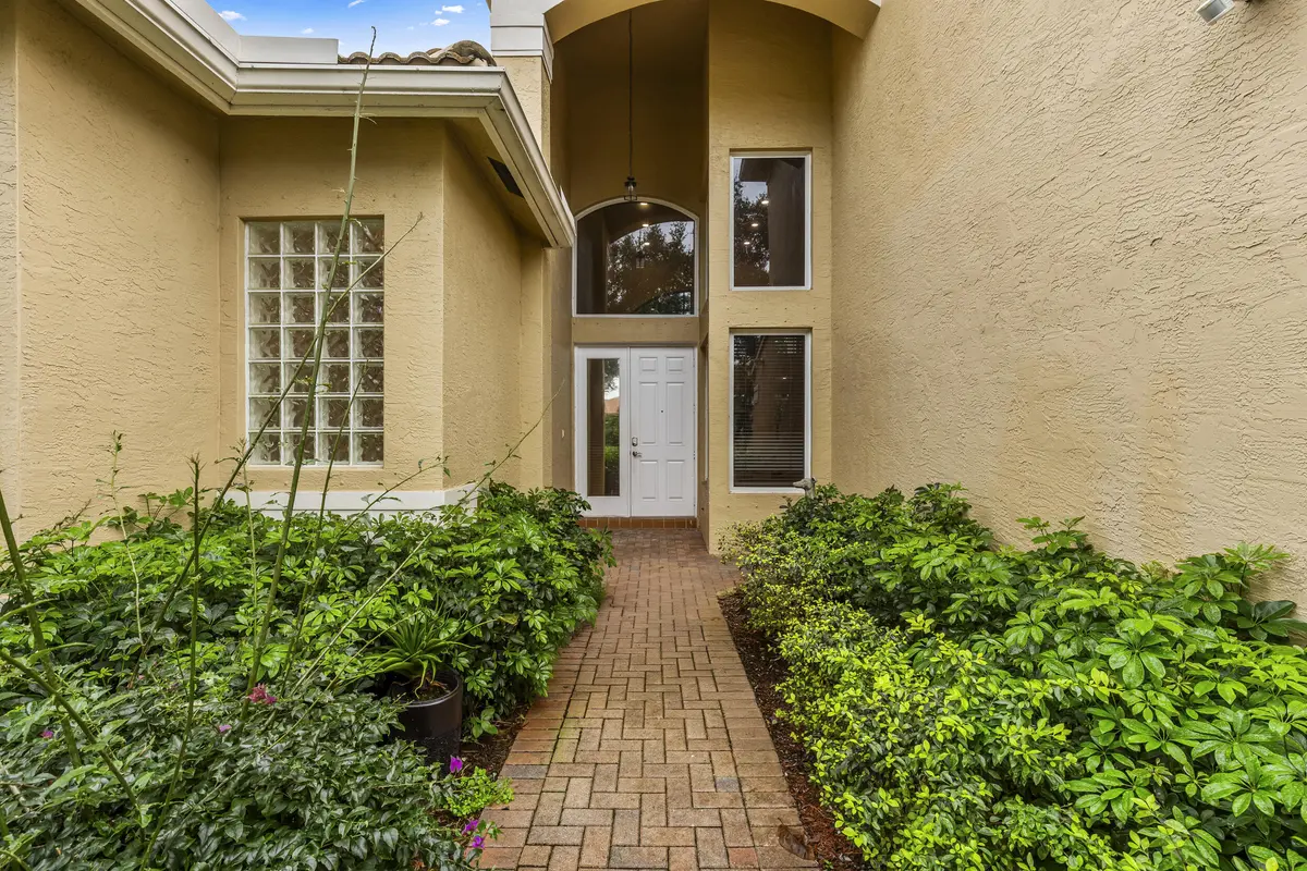 REMAX SLHG 6966 Great Falls Valenica Poi at 6966 Great Falls Circle, Boynton Beach