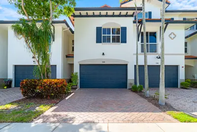 128 W Prive Circle, Delray Beach – Townhouse for sale