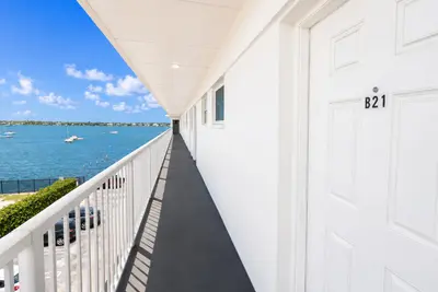 4500 N FLAGLER Drive B21, West Palm Beach – Condominium for rent