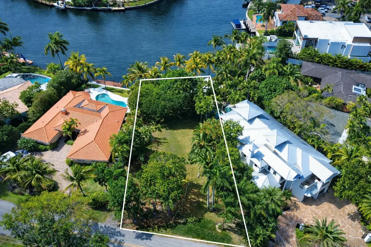 Photo 2 at 2405 MIDDLE RIVER Drive, Fort Lauderdale