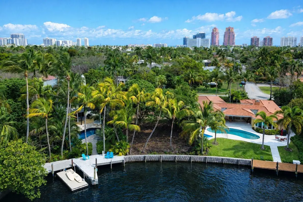 Photo 5 at 2405 MIDDLE RIVER Drive, Fort Lauderdale