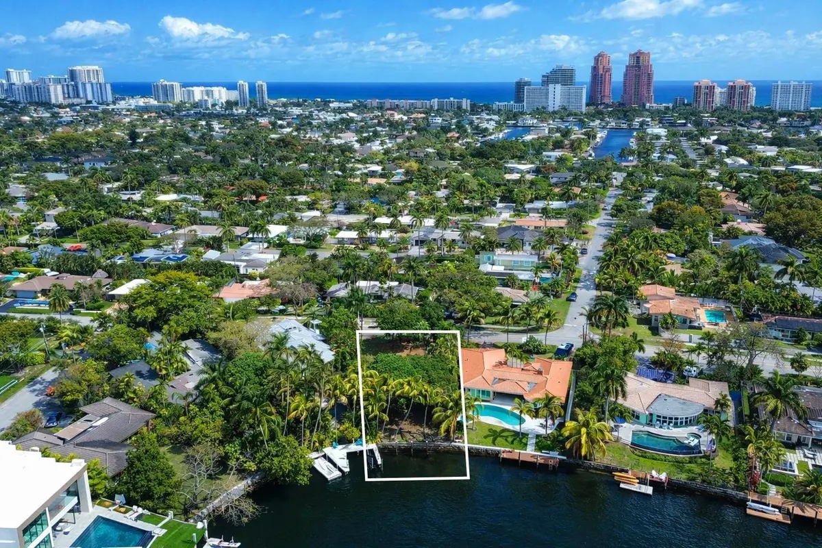 Photo 6 at 2405 MIDDLE RIVER Drive, Fort Lauderdale