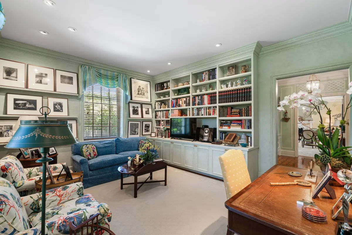 Library at 198 Via Marina, Palm Beach