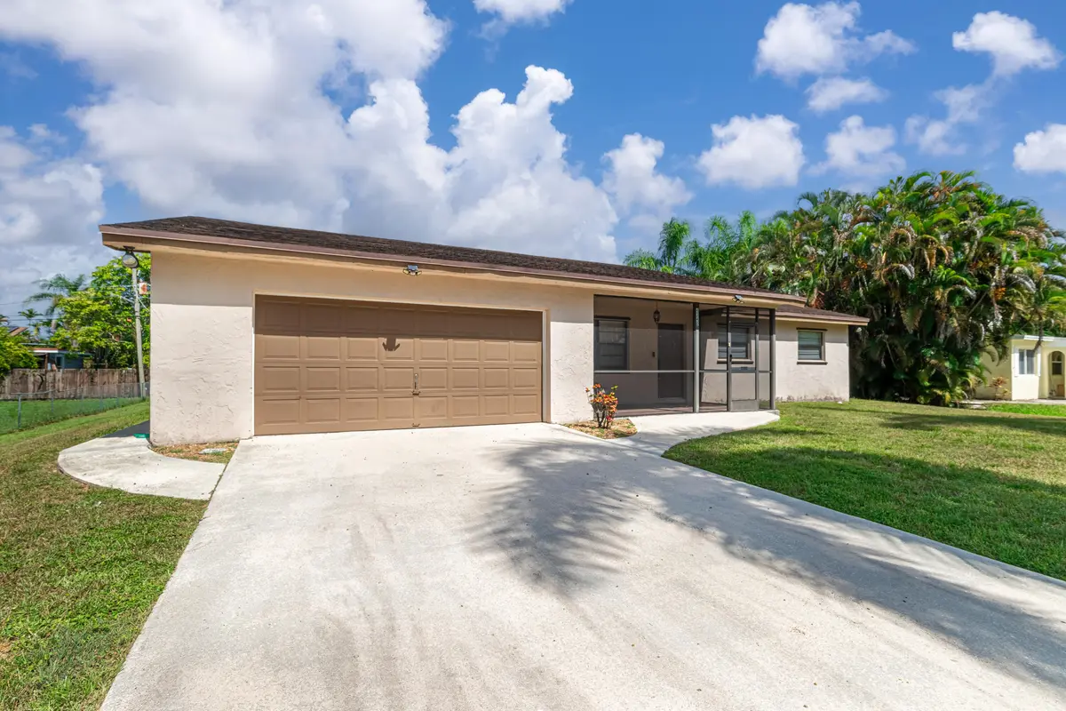 ba24 at 4340 SW 74th Avenue, Davie