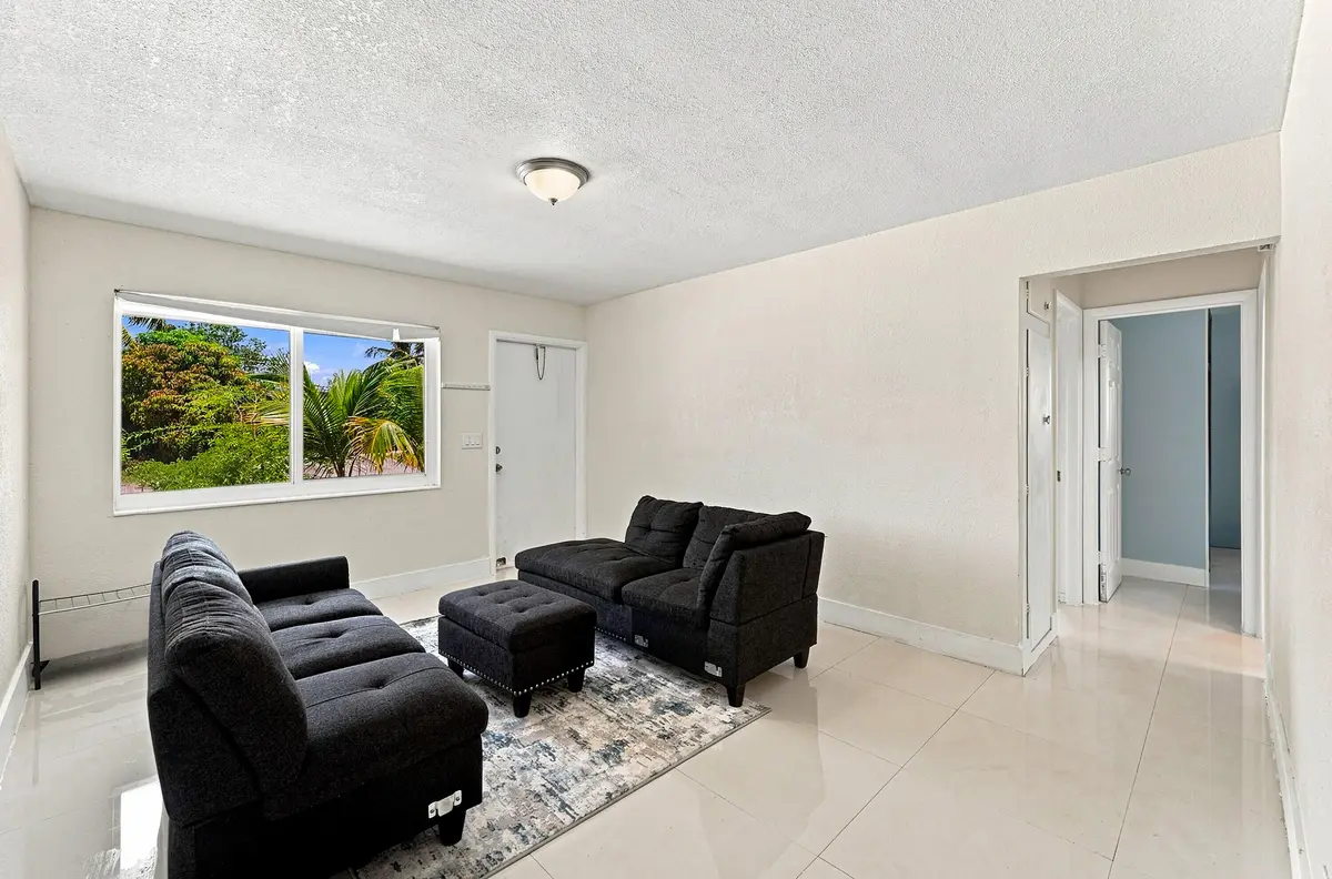 03_living room at 1010 Pinetree Drive, Lantana