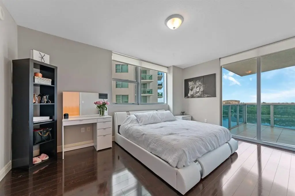 Master bedroom at 2641 N FLAMINGO Road 901N, Sunrise