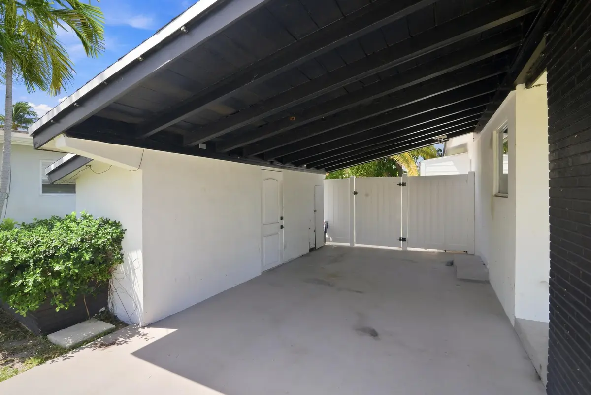 Carport at 35 NE 29th Street, Wilton Manors