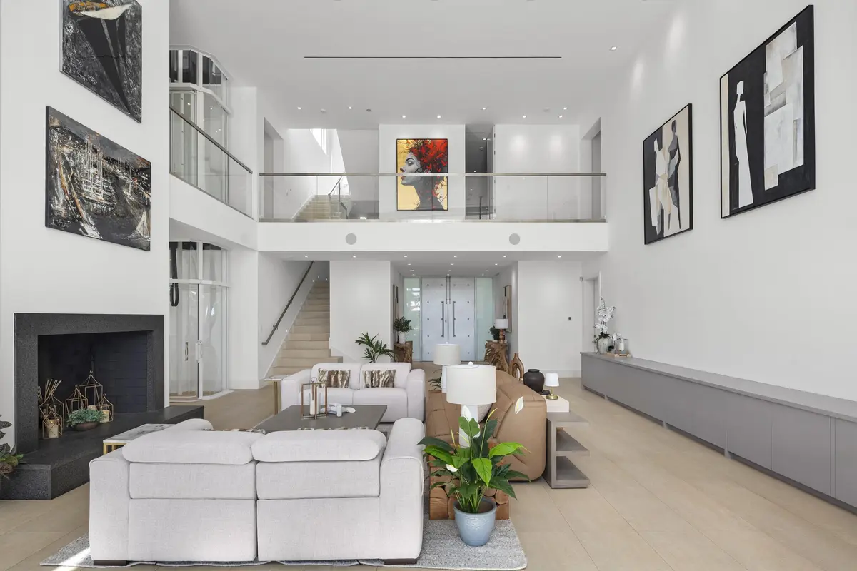 Living Area at 500 Isle Of Capri Drive, Fort Lauderdale