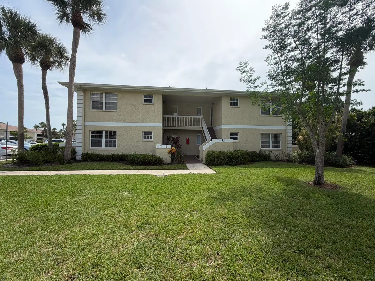 Exterior Front at 1546 SE ROYAL GREEN Circle 102, Port St. Lucie